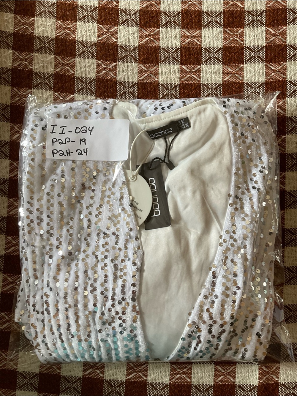 BOOHOO White Sequin V-Neck Party Dress. NWT. Size 16 - Picture 11 of 11